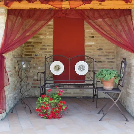Historic In With Swimming Pool Apartment